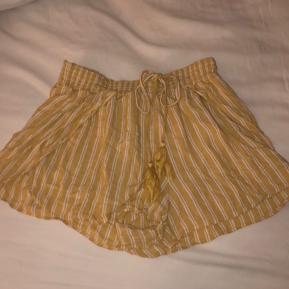 Stripped flowy shorts